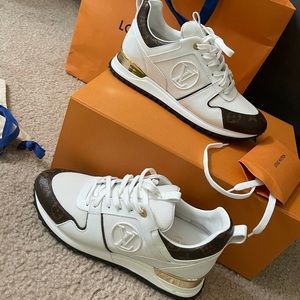 Louis Vuitton sneakers size 39 (US 9)